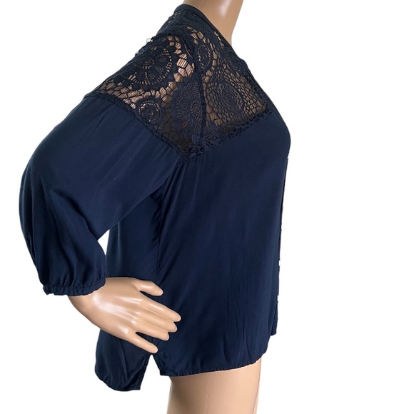 Hollister juniors blouse lace design - Picture 2 of 4